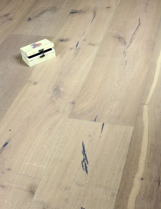 Wide plank Distressed grey Oak