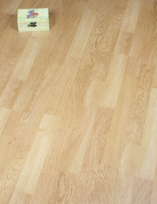 3 Strip Oak Laminate Flooring